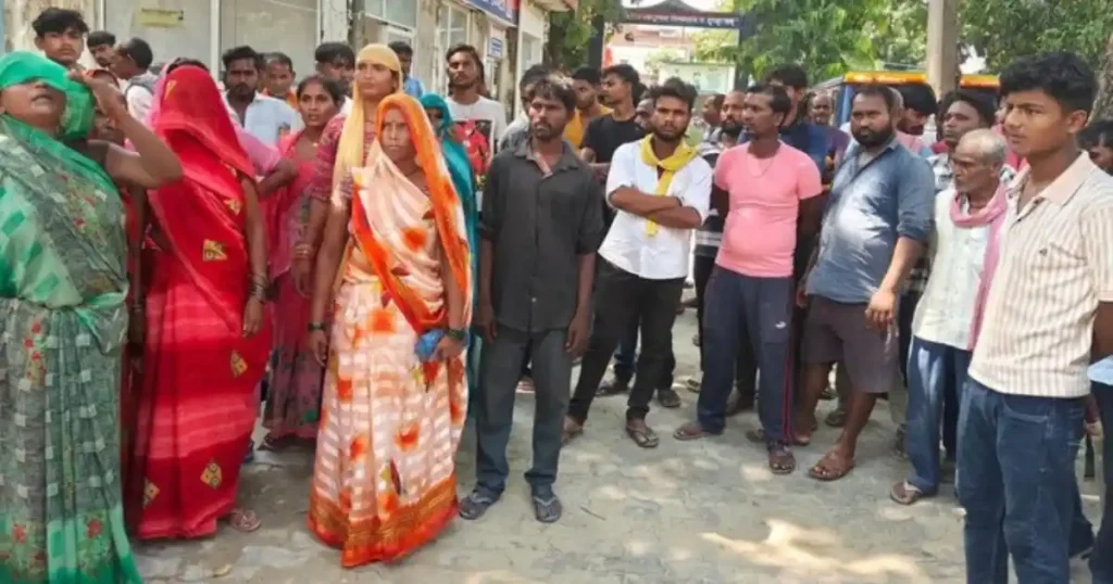 रायबरेली में युवकों की पिटाई से भड़के ग्रामीण, थाने का घेराव कर किया हंगामा