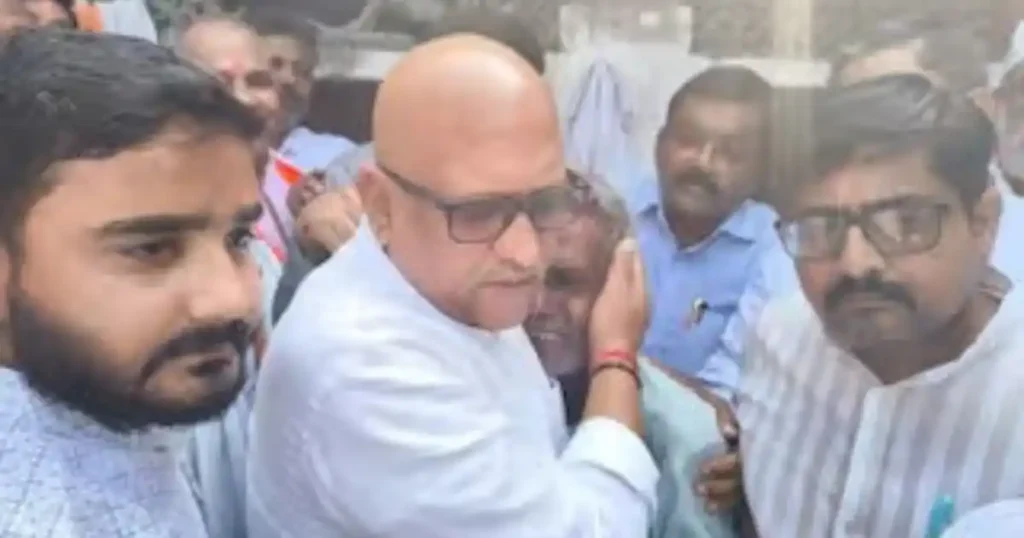 बाबा का जंगलराज चल रहा है — रायबरेली में हरिओम के परिवार से मिले अजय राय